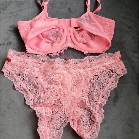 Victoria's secret crotchless lingerie set. Bra 32D panty small - Picture 4 of 6